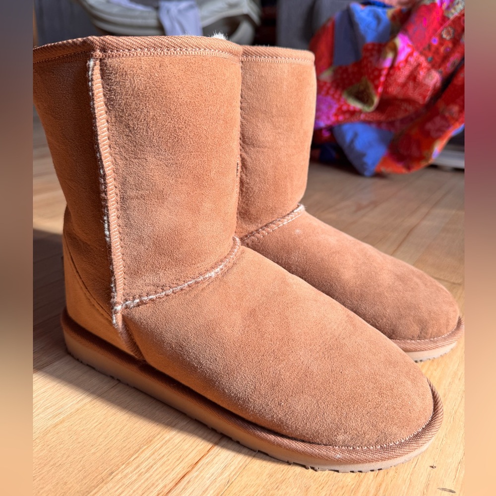 Men’s Uggs, NEVER WORN